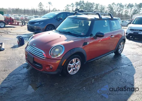 2013 Mini Hardtop Cooper z USA, uszkodzony, nr VIN WMWSU3C50DT680425